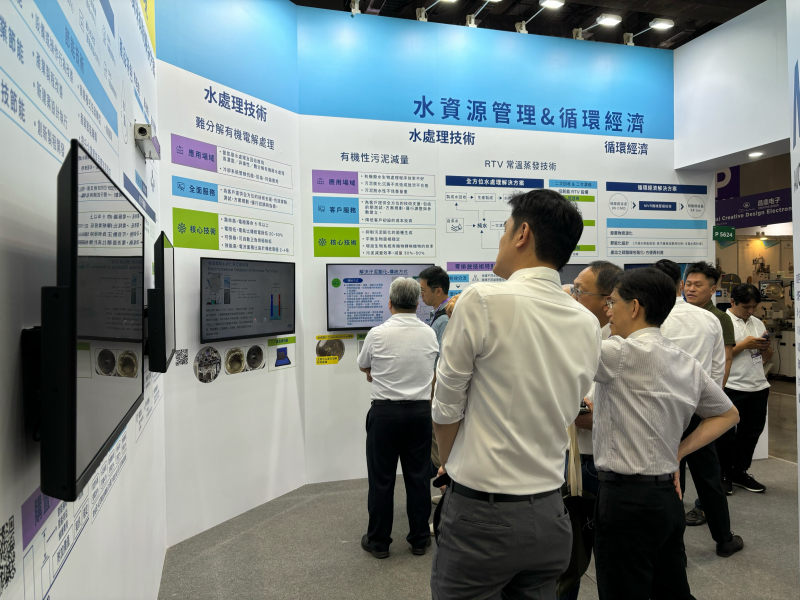 友達以深厚的智慧製造經驗發展永續戰略，積極延伸價值鏈，轉化成可供外界使用的綠色智慧服務，進軍SEMICON Taiwan 2024，提供半導體產業鏈打造AI世代的永續即戰力。